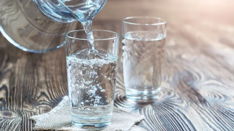 Beitragsbild: Wassermangel im Körper: Sie sind nicht krank sondern durstig